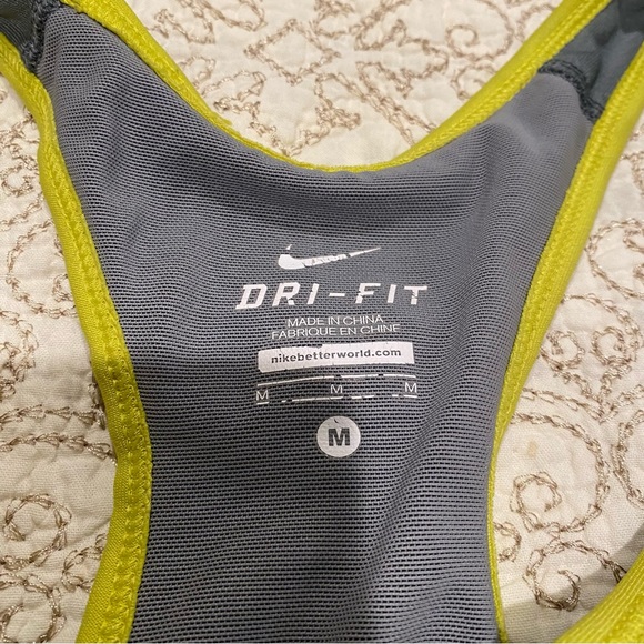 Nike Dri-Fit Women’s Workout Tank Top - Picture 6 of 7